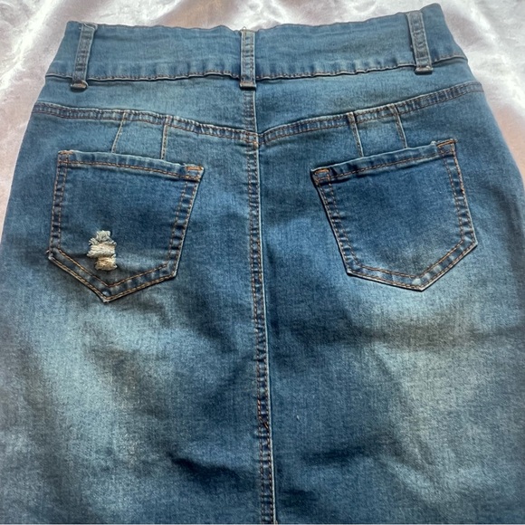 Distressed Denim Pencil Skirt - Picture 4 of 6